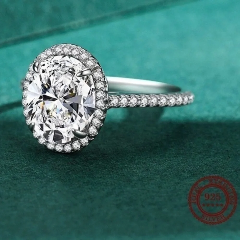 925 Sterling Silver Round Sparkling Cubic Zirconia Ring